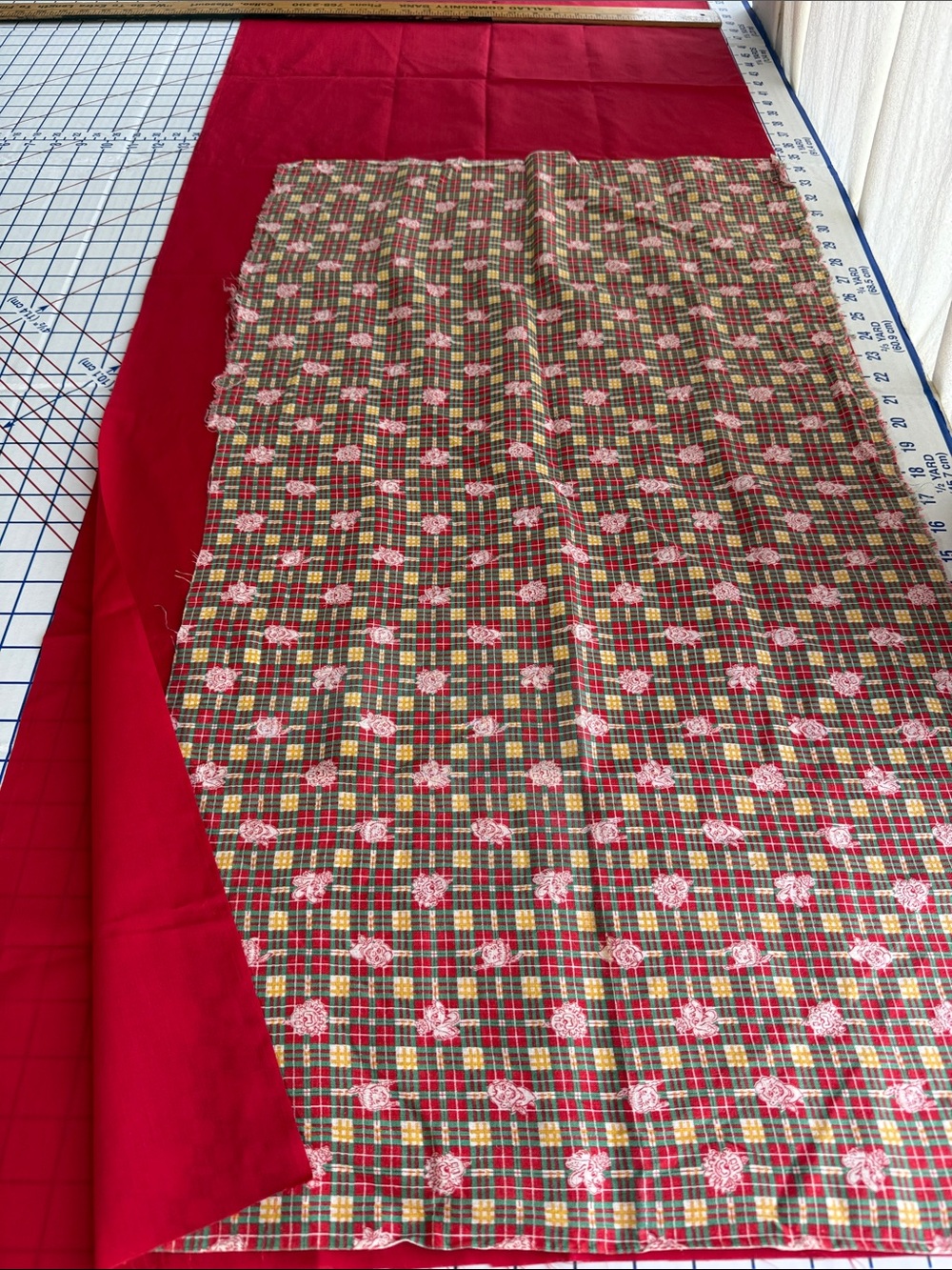 Vintage Feed Sack Style Floral Plaid Fabric + Red Cotton Lot - Picture 4 of 16